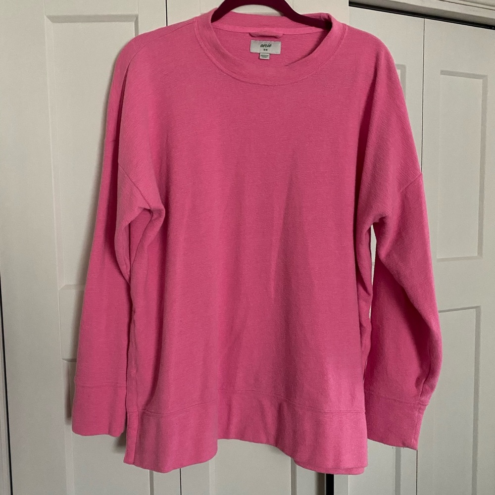 Hot pink lightweight aerie sweater, split sides